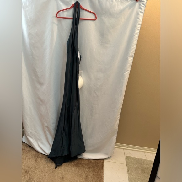 Cynthia & Sahar Criss Cross Open Back Stretch Satin Mermaid Evergreen Size XL - Picture 2 of 11